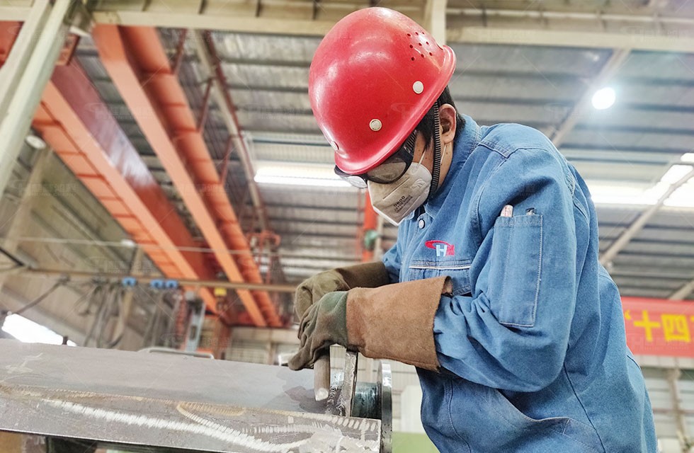 礦石磨粉機(jī)生產(chǎn)車(chē)間 礦石磨粉機(jī)生產(chǎn)車(chē)間