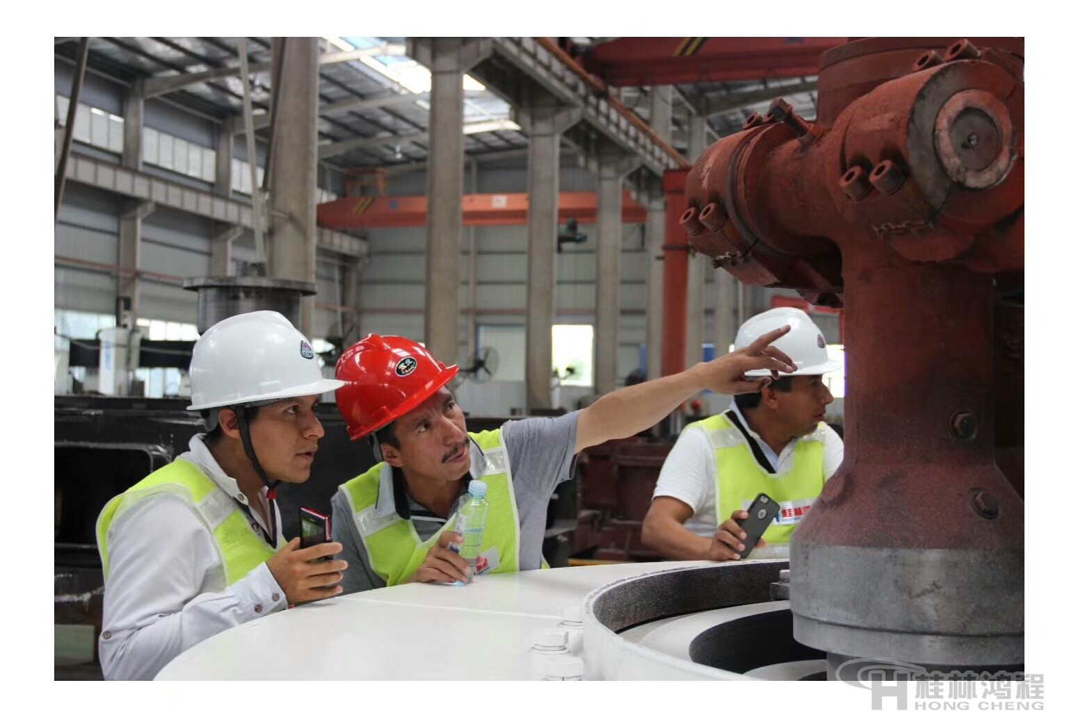 桂林鴻程磨粉機(jī)生產(chǎn)基地迎接中美洲礦業(yè)考察團(tuán)參觀 桂林鴻程磨粉機(jī)生產(chǎn)基地迎接中美洲礦業(yè)考察團(tuán)參觀