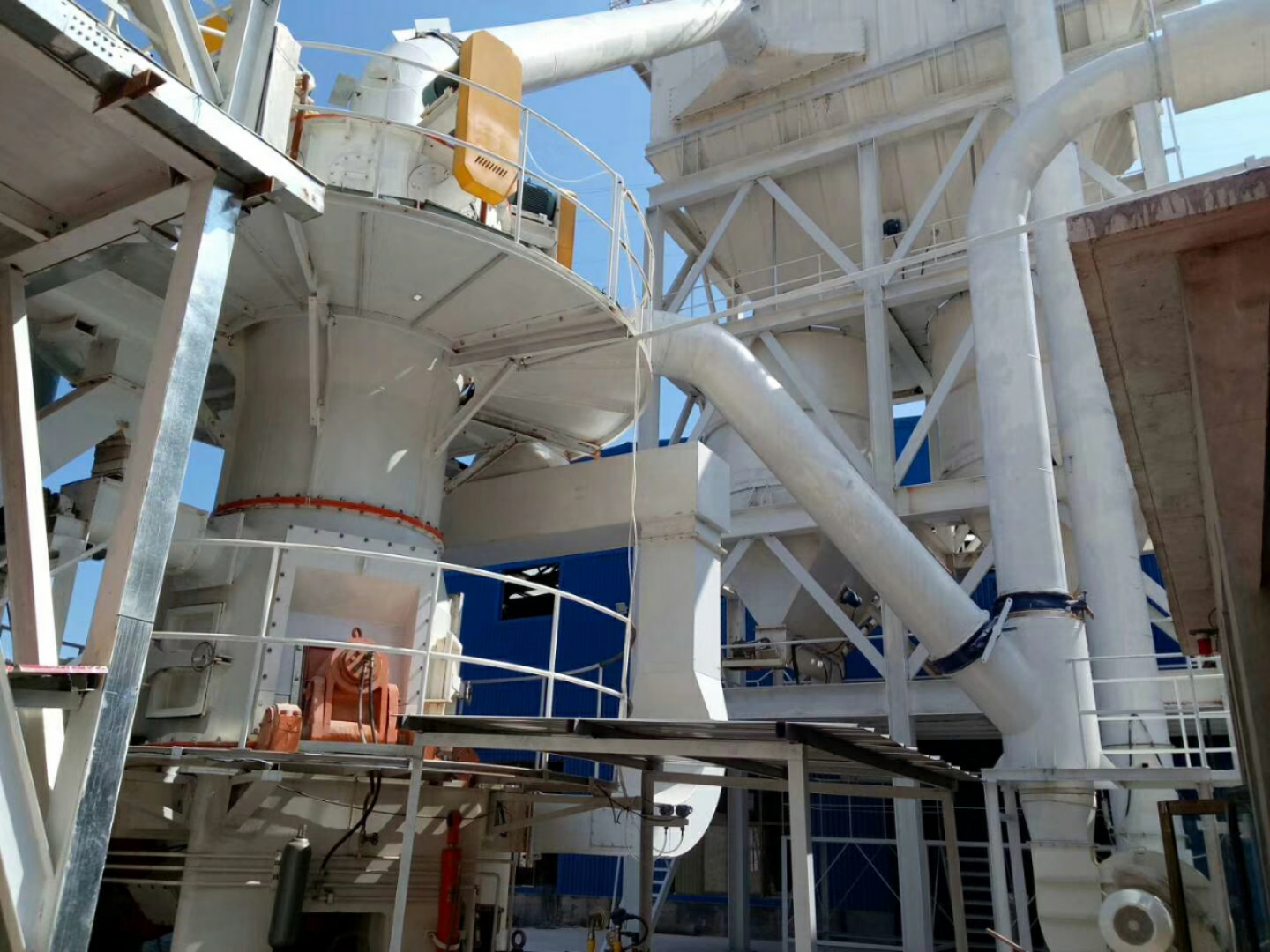 3000目超細(xì)礦石磨粉機(jī)的型號 3000目超細(xì)礦石磨粉機(jī)的型號