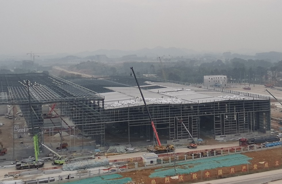 桂林鴻程礦山投資兩江寶山工程進度，2022年1月4日桂林鴻程礦山機械寶山工業園車間封頂大吉。